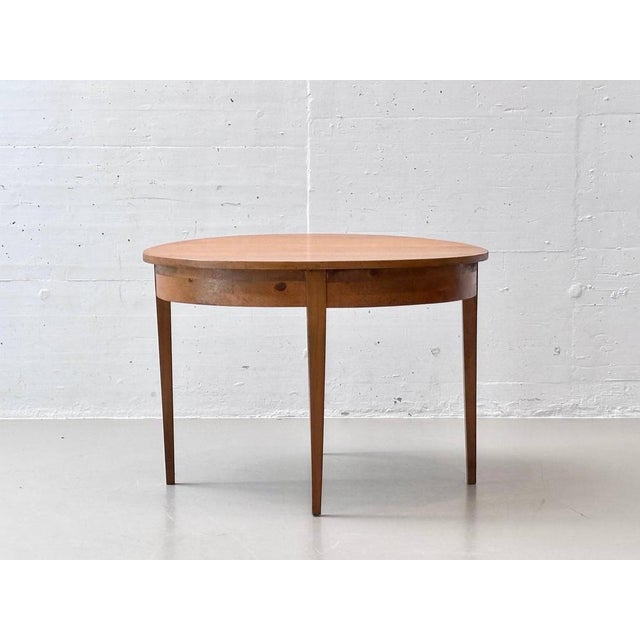 Round Dining Table in Alder Wood For Sale - Image 6 of 16