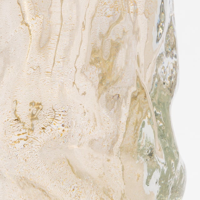 Modern Hand-Blown Murano Modern Sculptural Vase in Clear With 24-Karat Gold Flecks Grande For Sale - Image 3 of 9