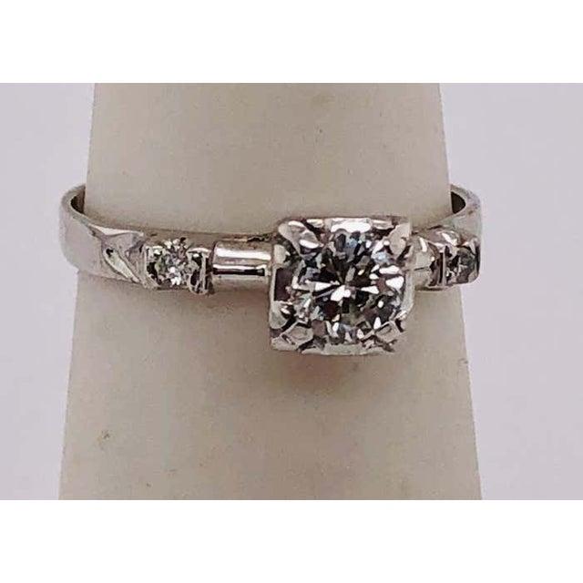 Modern 14 Karat White Gold Diamond Engagement Ring Bridal / Wedding For Sale - Image 3 of 8