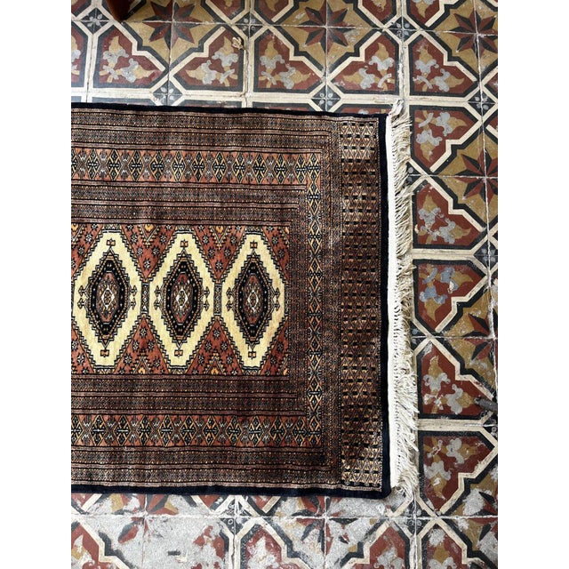 Hand-Knotted Persian Rug in Wool For Sale - Image 4 of 9