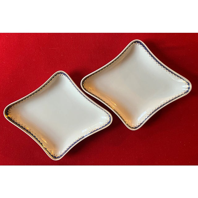 Neoclassical Antique Early 19th Century English Wedgwood Creamware Diamond Shape Serving Dishes or Bowls - a Pair For Sale - Image 3 of 10