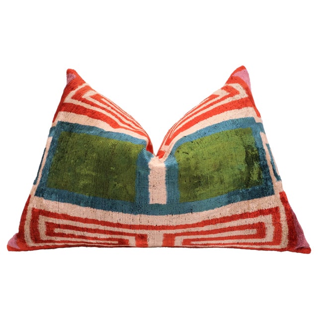 ● 100% silk velvet material making the throw pillows super soft and cozy with a delicate touch and giving your room a more...