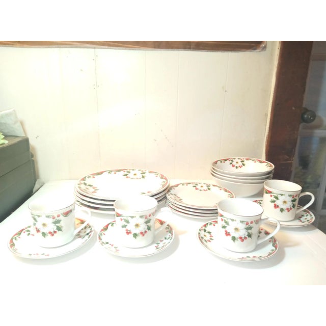 1990s 20 Piece Gibson Christmas Dinnerware, 1990s For Sale - Image 5 of 6