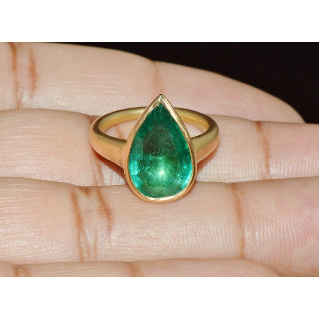 Green Gia Certified 5.25ct Natural Emerald Sculptural Bezel Solid 18k Gold Ring, Size 5.25 For Sale - Image 8 of 16