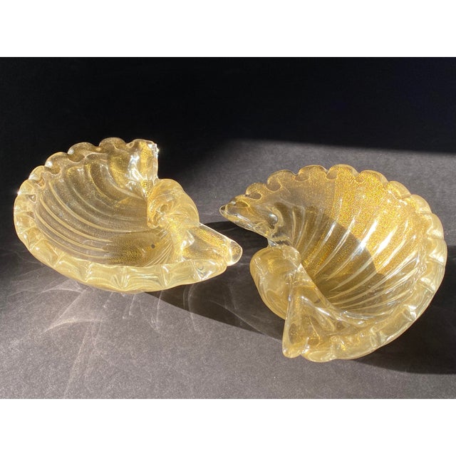 Gold 1950s Mid-Century Barovier & Toso Gold Fleck Scalloped Shell Bowls - a Pair For Sale - Image 8 of 13