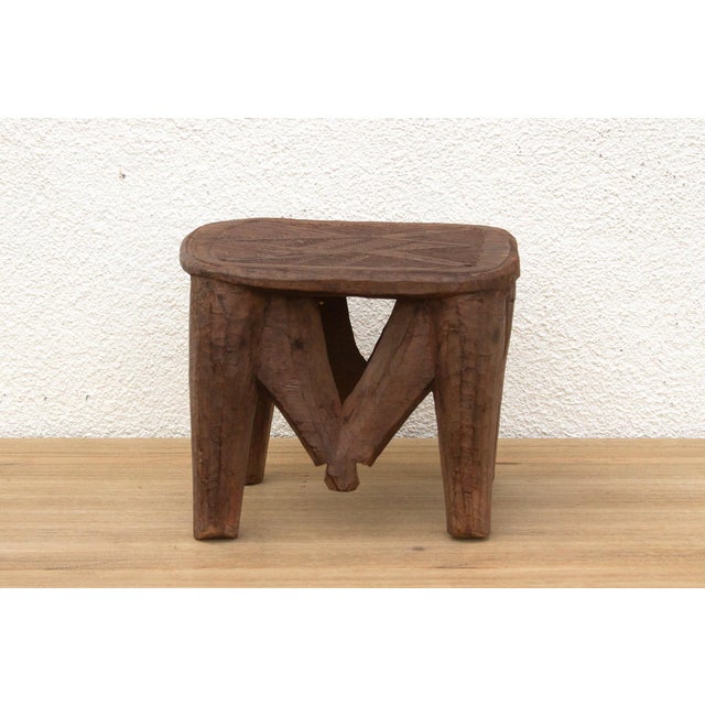 Nupe Carved Stool, Earth's Embrace For Sale - Image 4 of 9