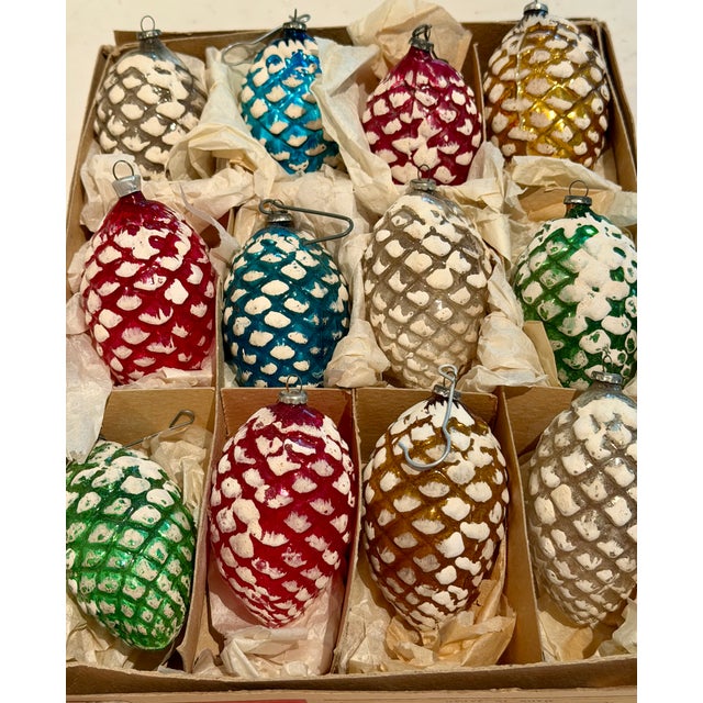 Vintage Snowy Pine Cone Ornaments, Set of 12 in Box For Sale In Boston - Image 6 of 7