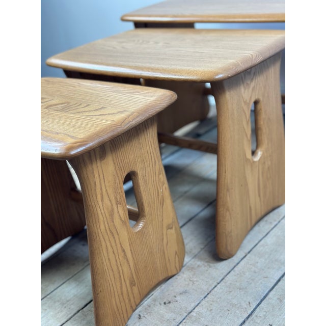 Contemporary Vintage Nesting Tables in Elm from Ercol, 1980, Set of 3 For Sale - Image 3 of 10