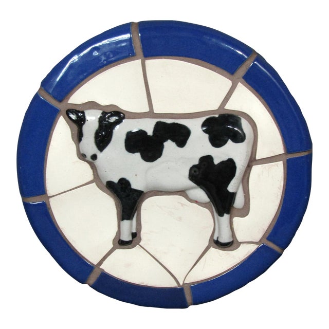 1970s Hogan Young Signed Cow Mosaic Tile Wall Art – 11" Round Blue Rim Farmhouse Kitchen Decor For Sale