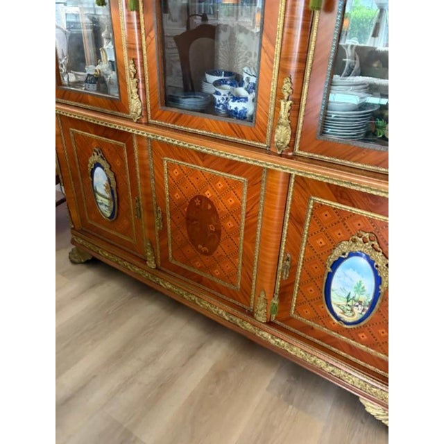 1960s 1960 Superb Quality Italian Display Cabinet Brass Work and Inlay For Sale - Image 5 of 10