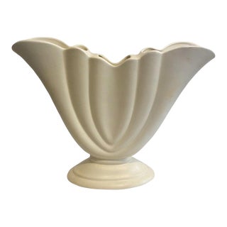 1940s Haeger Ivory Colored Matte Ceramic Triple Compartment Fan Vase Signed For Sale