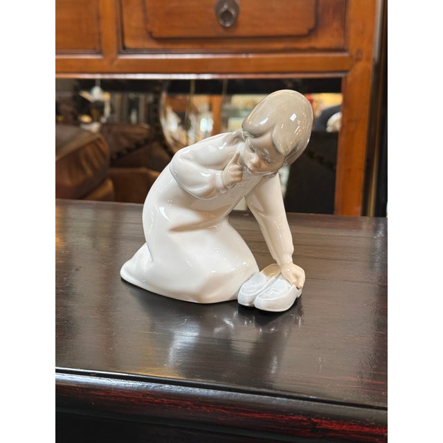 Mid 20th Century Vicente Martínez for Lladró Little Girl With Slippers Porcelain Figurine, Signed For Sale - Image 5 of 12