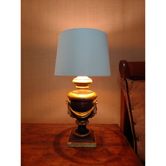 Neoclassical Mid 20th Century Neoclassical Carved Wood Table Lamp With Gilt Swag Detail For Sale - Image 3 of 6