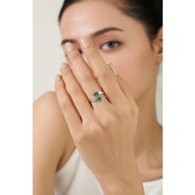 Octagon Emerald Toi Et Moi Bypass Ring With Baguette Diamonds in 14k Gold Size 4 For Sale In New York - Image 6 of 16