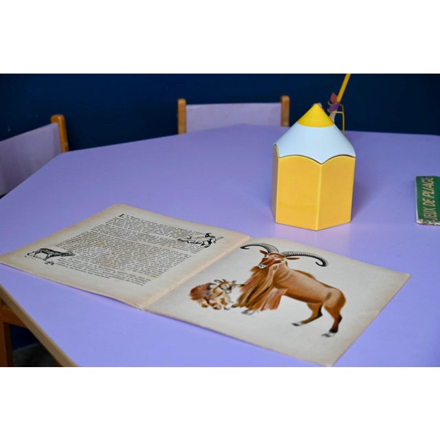 Lovers of the touching atmosphere of old-fashioned schools, we have a great fondness for the antique furniture that...