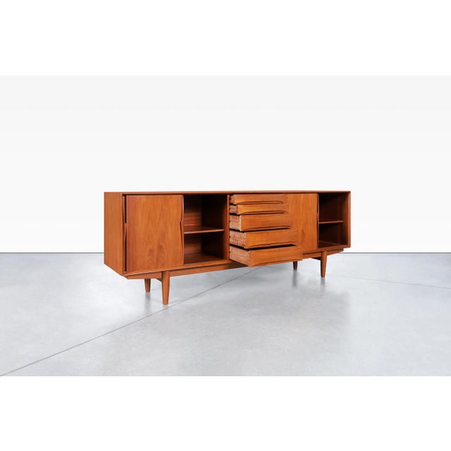 1960s Danish Modern Teak Credenza Model #7738 by Skovby Møbelfabrik For Sale In Los Angeles - Image 6 of 12