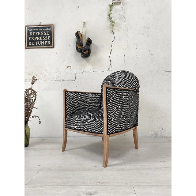 Art Deco club armchair in wood and fabric, circa 1930. This armchair passed through the expert hands of our upholsterer...