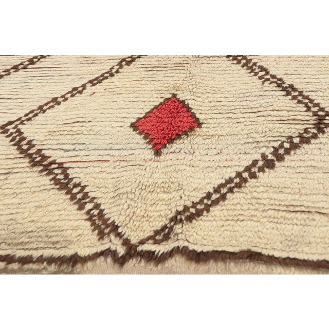 Late 20th Century Vintage Azilal Moroccan Rug, 05'01 X 09'05 For Sale - Image 5 of 10