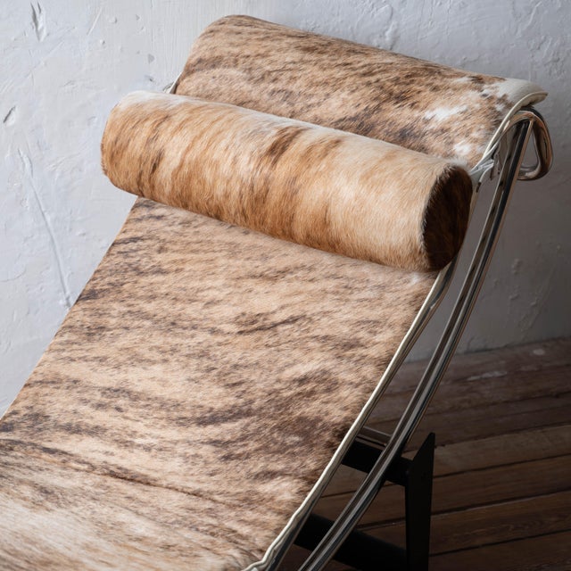 Mid-Century Modern Lc4 Style Chaise Lounge Chair For Sale - Image 3 of 9