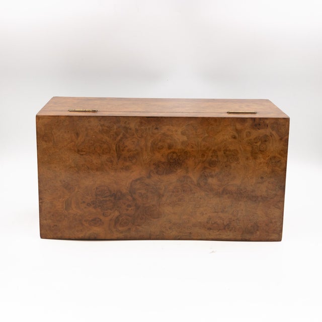English George III Yew Wood Tea Caddy; English, Circa 1800 For Sale - Image 3 of 11