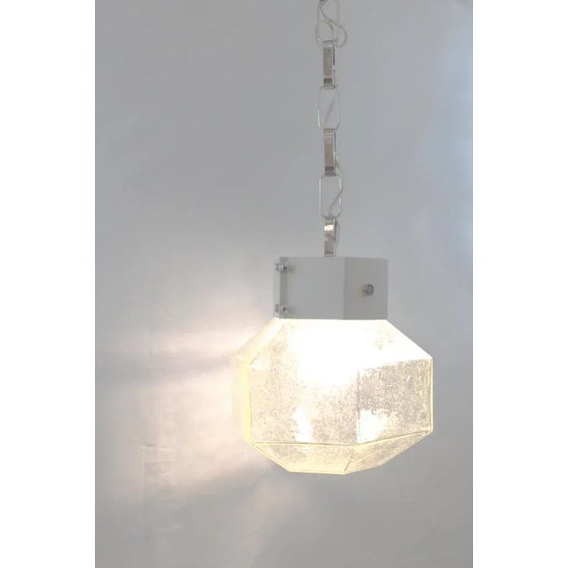 The well-defined lines of this chandelier's design defines the dimension within which light can gather, then diffuse...