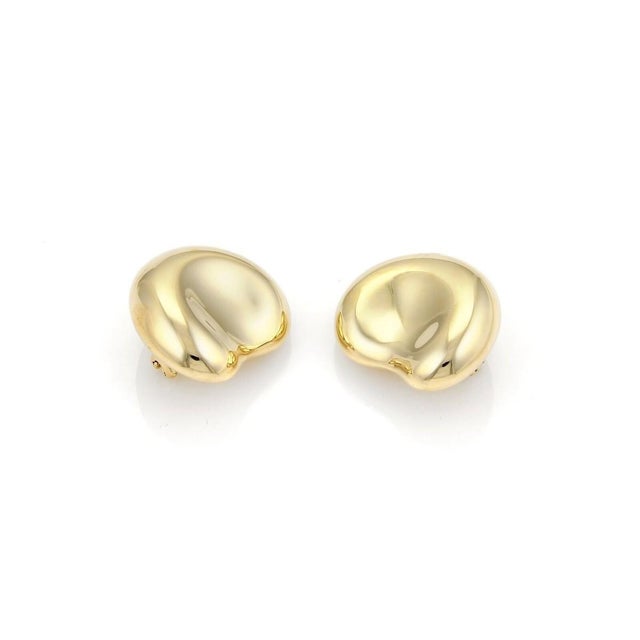 Contemporary Mid 20th Century Pair of Tiffany & Co. Peretti 18k Yellow Gold Large Bean Clip On Earrings For Sale - Image 3 of 6