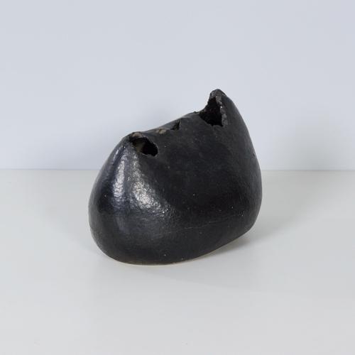 Sculptural Vase in Black Ceramic by Keiko Yoshida, 1970s For Sale - Image 6 of 12