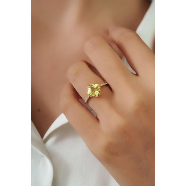 This clover cocktail ring showcases a 2.04 carat lemon topaz set in 14K Yellow gold. The gemstone measuring 9.5 x 9.5 mm,...