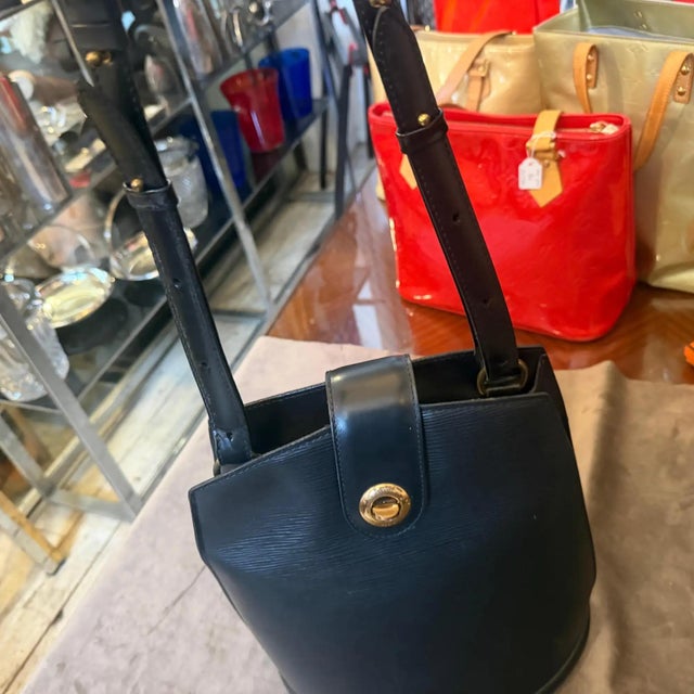 1995 Vintage Louis Vuitton Black Epi Leather Cluny Shoulder Bag For Sale - Image 16 of 17