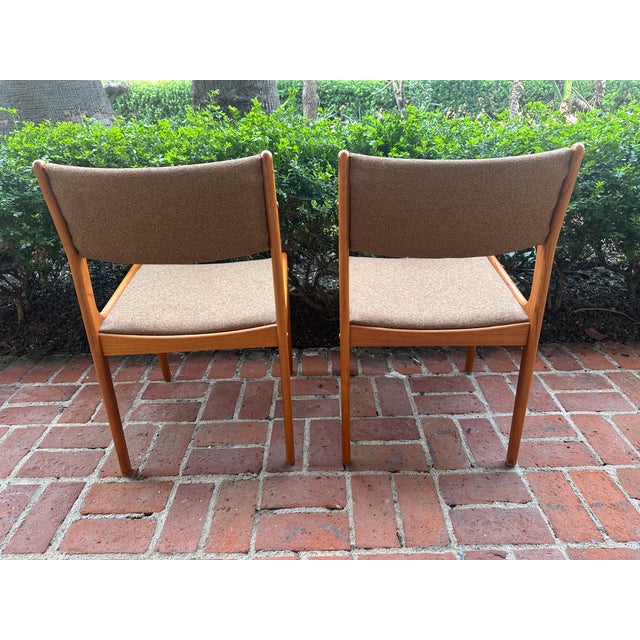 A handsome pair of authentic Danish Modern side chairs by Findahl's Møbler A/S of Skærbæk, Denmark. Crafted from solid...