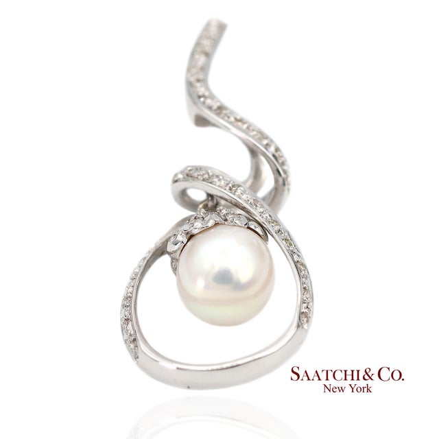 18k (750) White Gold Natural Diamond and White Pearl Pendant Necklace For Sale - Image 10 of 12