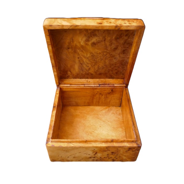 Mid 20th Century Siberian Burl Elm Wood Birdseye Jewelry Square Box For Sale In Chicago - Image 6 of 10