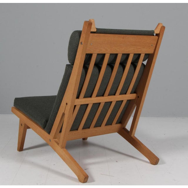Wood Set of Lounge Chair Model Ge-375 attributed to Hans J. Wegner for Getama, 1960s For Sale - Image 7 of 9