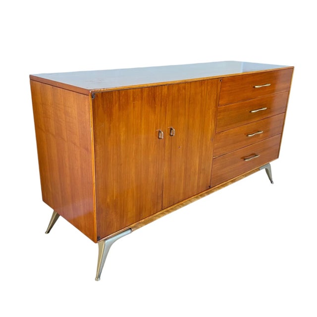 RWAY Mid-Century Modern Walnut Credenza by R-Way Furniture, 1960s For Sale - Image 4 of 12