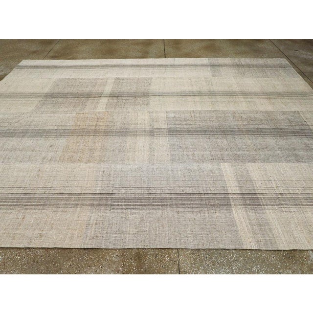 Galerie Shabab Collection Mid-20th Century Turkish Flatweave Kilim Room Size Carpet For Sale - Image 4 of 8