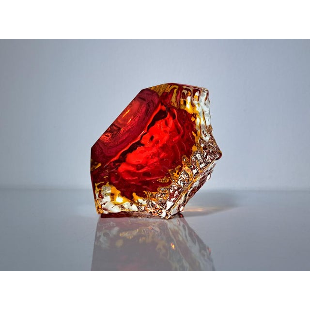 Geometrically shaped Murano glass ashtray, submerged, from the 1970s by Mandruzzato; it combines a combination of warm,...