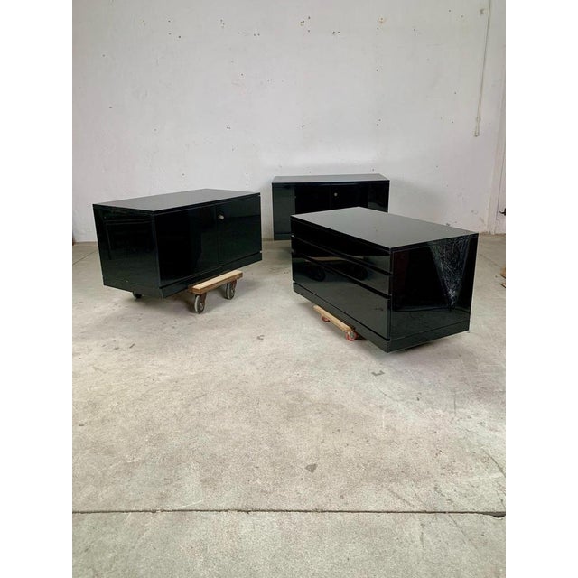 Three glossy lacquered storage modules, 1970s Three storage modules, which can be composed as desired by using them...