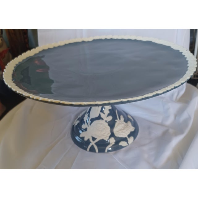 this is a Turkuaz Kitchen Posy cake stand part of a2024 collabortion between and Betui Tanc Anthropologie. Color Robbin...