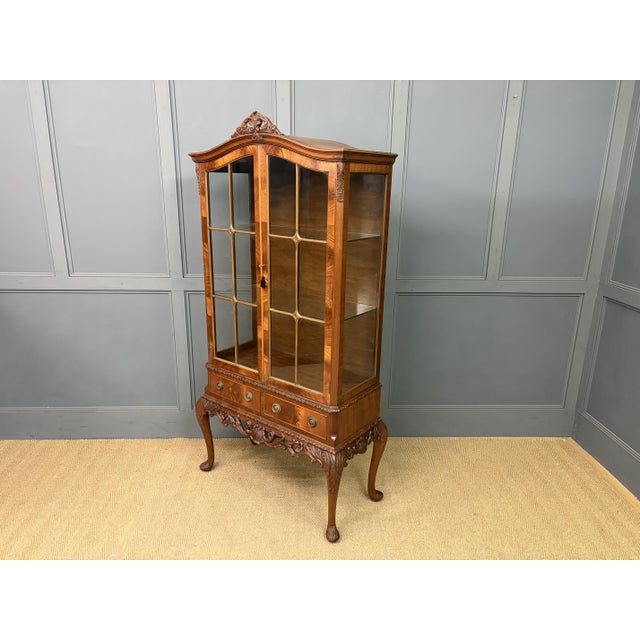 Queen Anne Display Cabinet by Maple & Co., 1930 For Sale - Image 13 of 18
