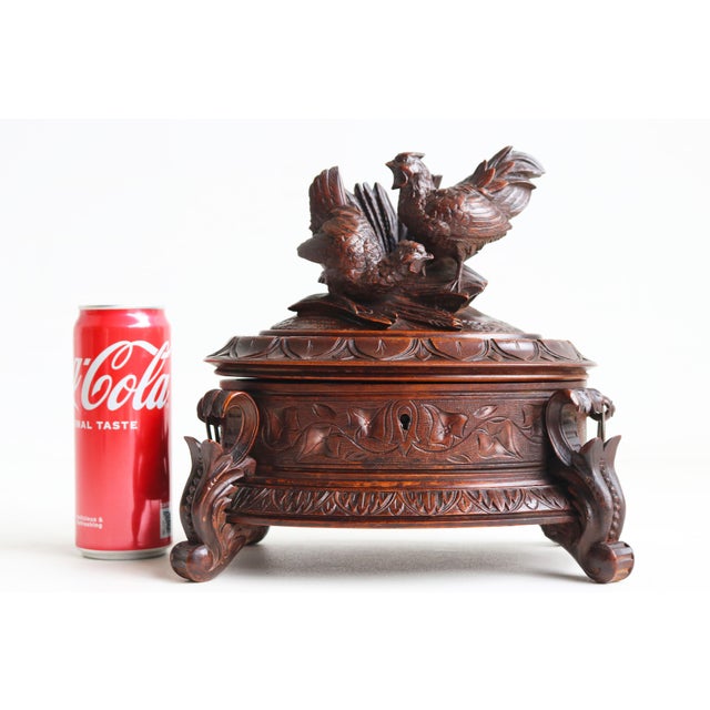 Brown Swiss Oval Jewelry Box in Carved Walnut, 1880 For Sale - Image 8 of 13