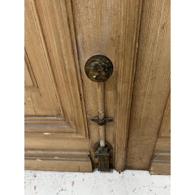 Haussmannian Double Passage Doors in Patinated Oak, 1800s, Set of 2 For Sale - Image 4 of 18