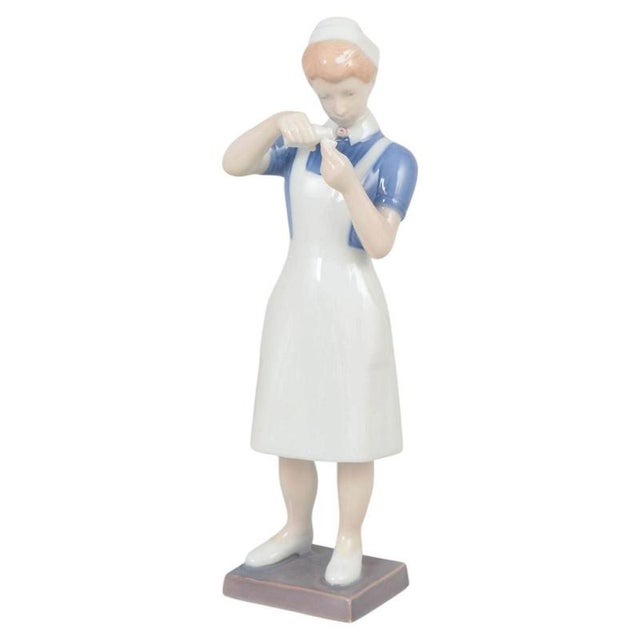 1970s Porcelain Nurse Figurine from Bing & Grøndahl, 1970s For Sale - Image 5 of 5