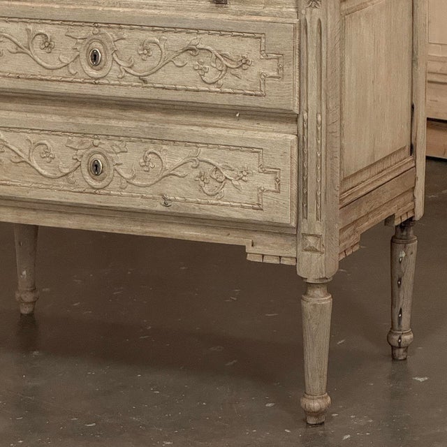 18th Century French Louis XVI Secretary Desk in Stripped Oak For Sale - Image 11 of 18