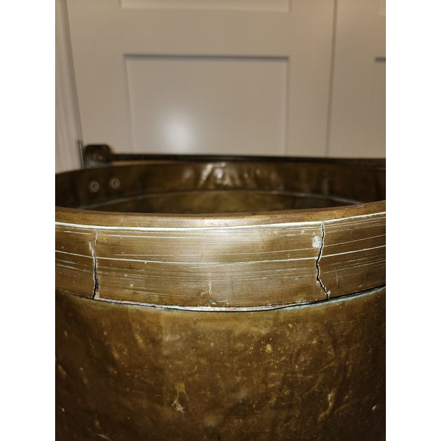 Copper 19th-Century Hand-Hammered Dovetailed Copper Cauldron With Forged Iron Handle For Sale - Image 8 of 18