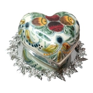 1980s Exquisite Hand Painted Talavera Mexican Folk Art Heart Shaped Trinket Box For Sale