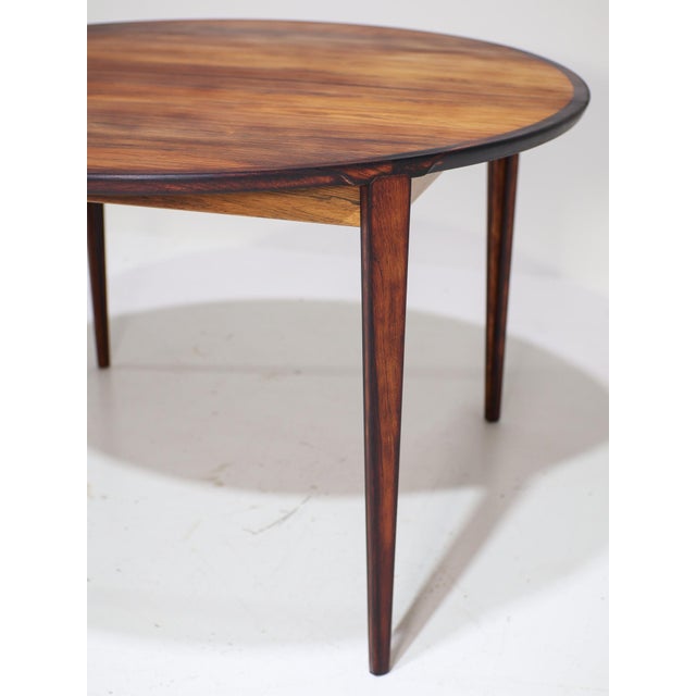 1960s Round Extendable Dining Table in Rosewood by Henry Rosengren Hansen for Brande Møbelindustri, 1960s For Sale - Image 5 of 18