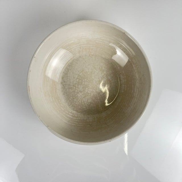 Salad bowl "The Beehive", Moulins des Loups, 20th century Opaque porcelain Dimensions: Diameter: 23 cm Height: 9 cm Good...