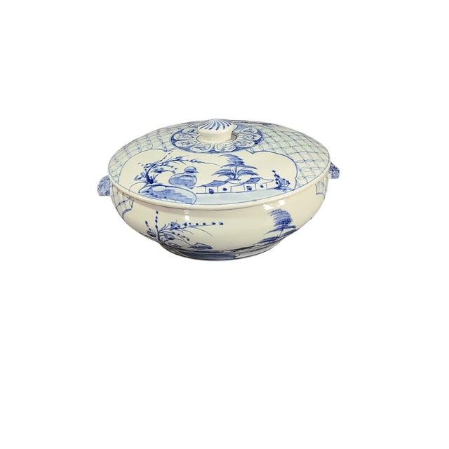 Experience the timeless elegance of Asian cuisine with the Vintage Asian Saigon Blue and White Cho & Lon Tureen. Crafted...