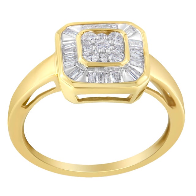 Contemporary 10K Yellow Gold Diamond Cocktail Ring (1/2 Cttw, I-J Color, SI2-I1 Clarity) - Size 6 For Sale - Image 3 of 6