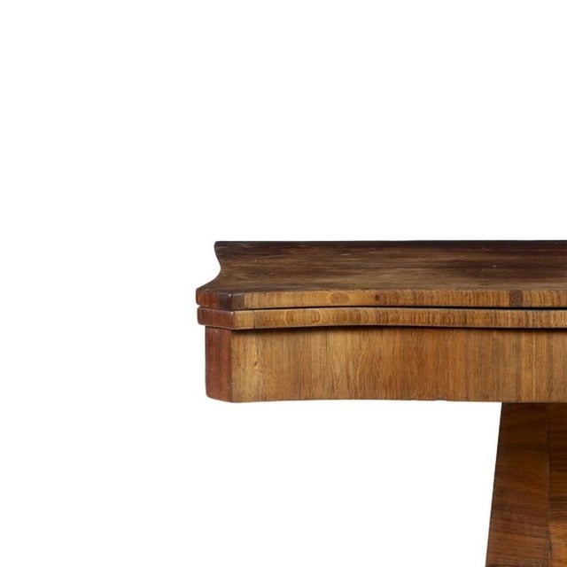 Furniture - Game table in pau-oleo wood - 19th century. Portuguese; 19th century; in pau-oleo wood with a column; ending...